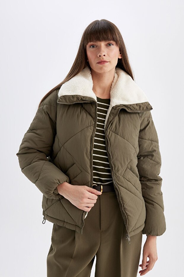 Pikowany płaszcz puchowy ze sztucznym futerkiem - wiatroszczelny z kieszeniami A0756Ax24Wn - 3