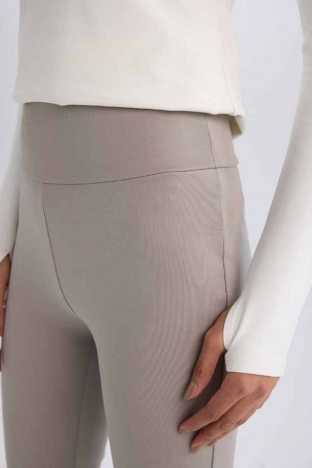 DeFactoFit Flare Fit Sporcu İnce Eşofman Altı İspanyol Paça Standart Boy Basic Düz B3988AX24AU - 5