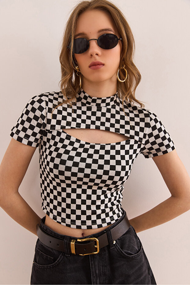 Women's Black Kiss Detailed Checkers Interlock Jacquard Blouse Blz- 19002919