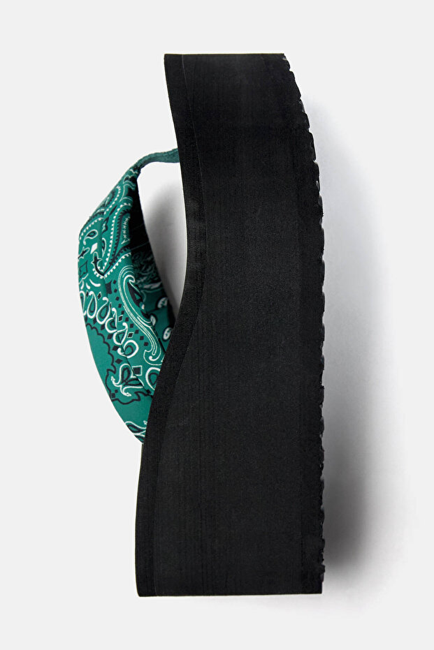 Detaylı ve dolgu topuklu terlik - 3