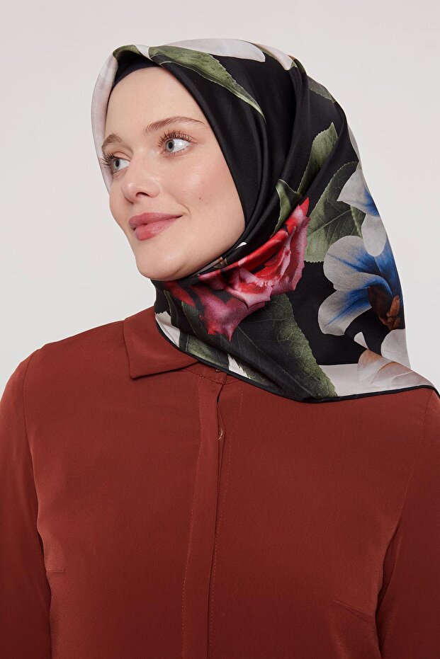 وشاح حريري بنمط الورد الأسود - 3