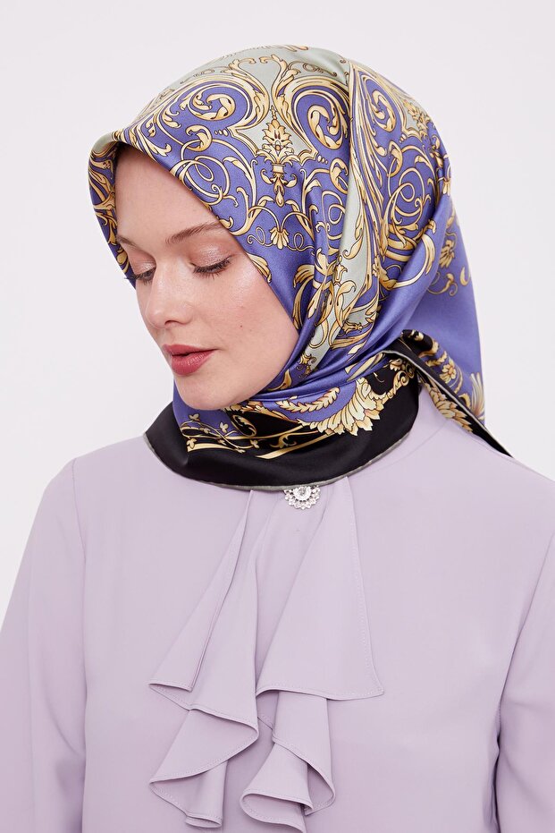 وشاح حريري من نسيج التويل منقوش برقائق النيلي