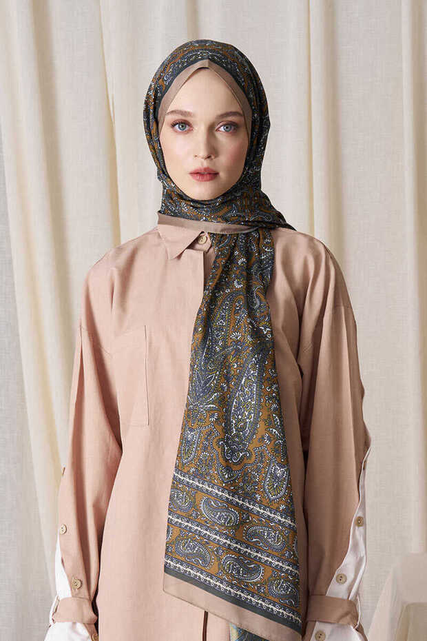 Historical Veloria Pattern Shawl - Oil Green