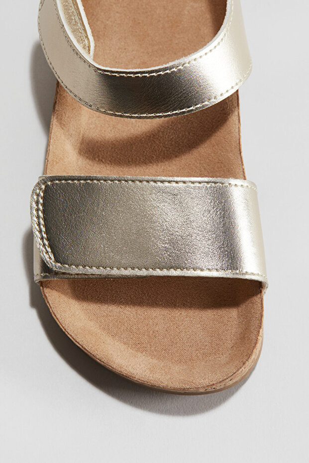 Bilekte Şeritli Sandalet - 2