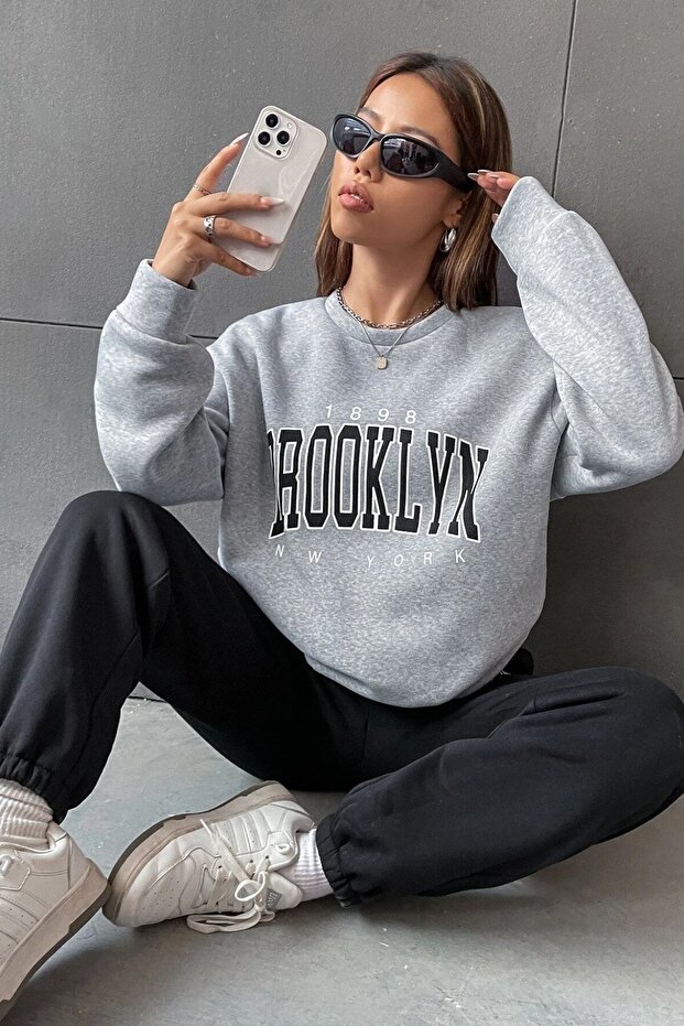 طقم بدلة رياضية 1898 Brooklyn Black Jogger Grey من الأسفل وأعلى طقم رياضي برقبة دائرية كبيرة الحجم
