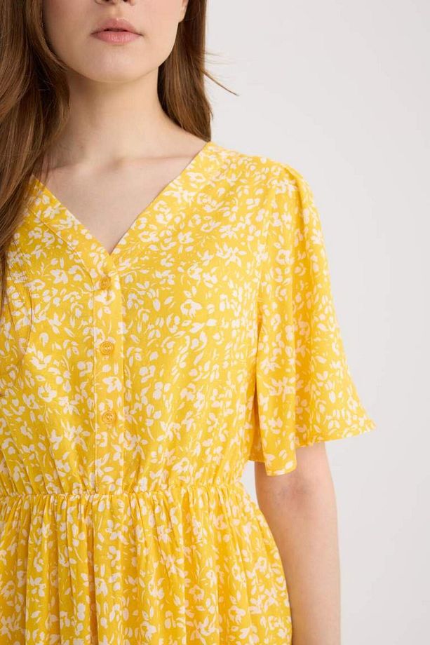 Yeni Sezon Regular Fit V Yaka Çiçek Desenli Kısa Kollu Midi Elbise - 5