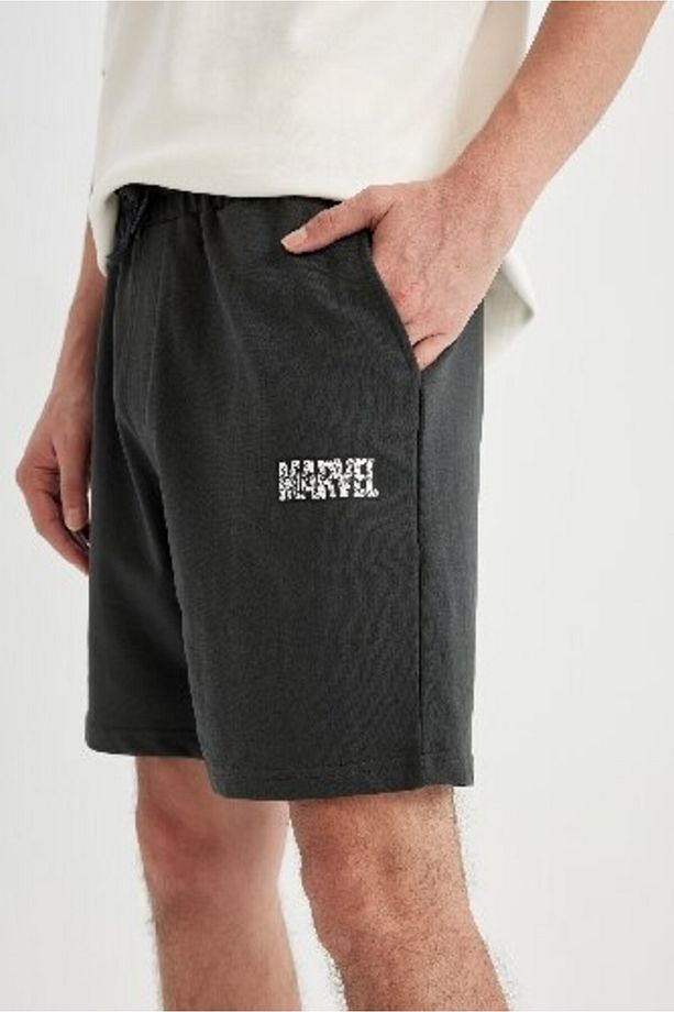 Marvel Logo Only Regular Fit Düz Paça Şort C5866AX24HS - 5
