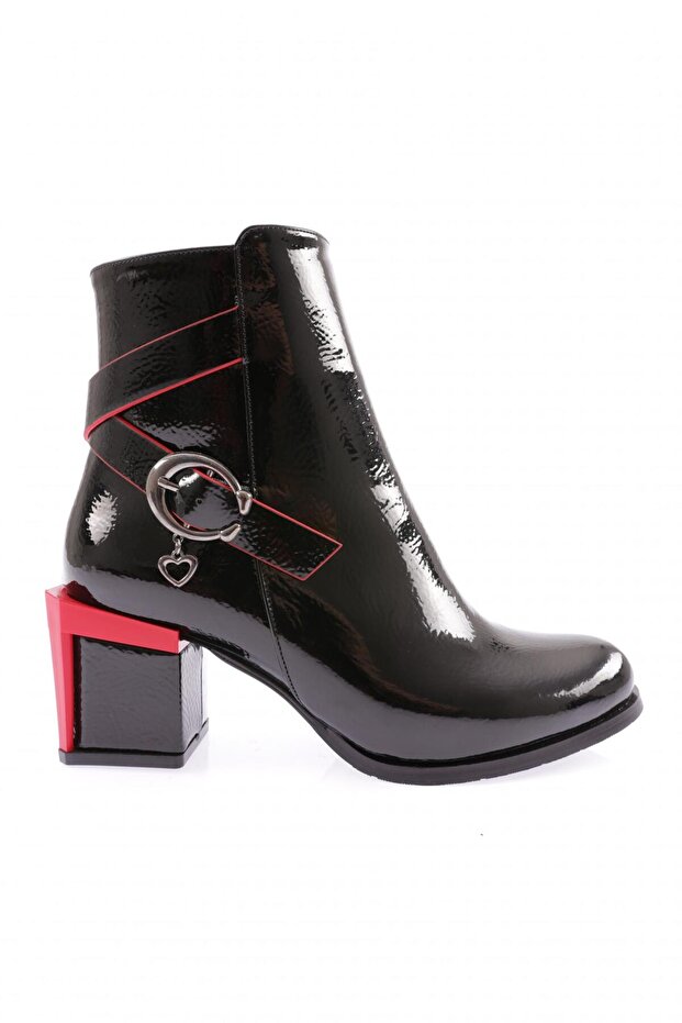 730-22k Women’s Belt Detail Heeled Boots BLACK PATENT