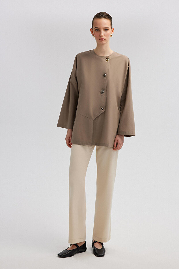 ASYMMETRIC CUT BUTTON DETAILED SHIRT