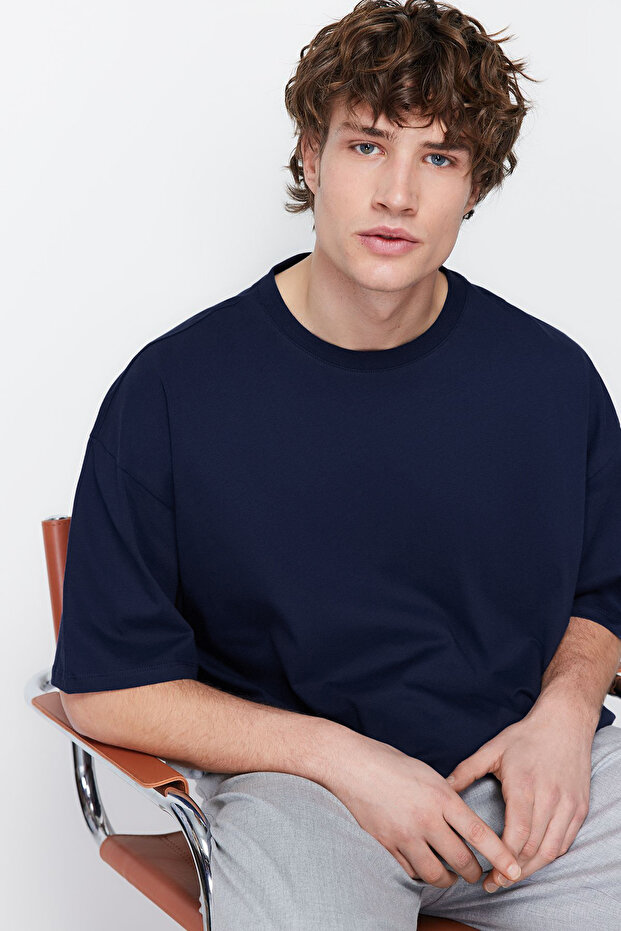 Lacivert Basic %100 Pamuklu Bisiklet Yaka Oversize/Geniş Kesim T-Shirt TMNSS22TS0318 - 4