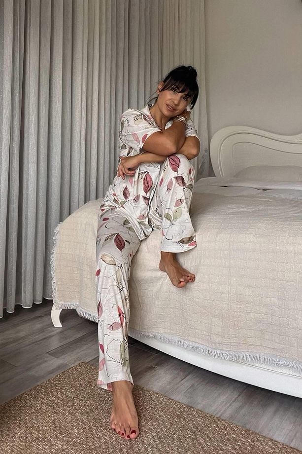 Renkli Yaprak Desenli Penye Pijama Takımı - 4