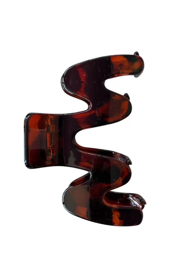 مشبك مزلاج بتفاصيل مموجة بنية اللون - 2