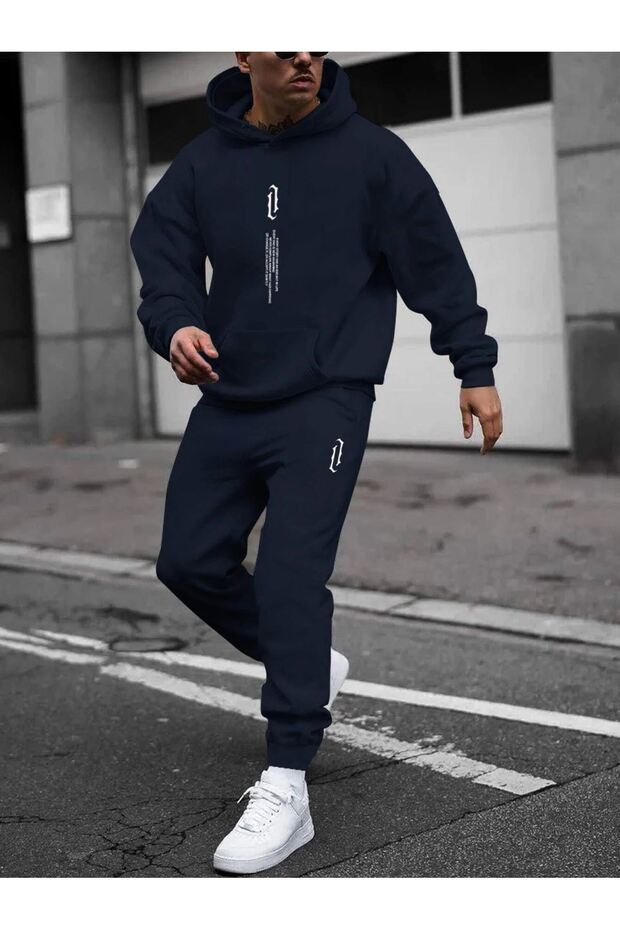 طقم رياضي عمودي من النوع الثقيل Jogger - هوديي بشريط كبير الحجم مطبوع باللون الأزرق الداكن