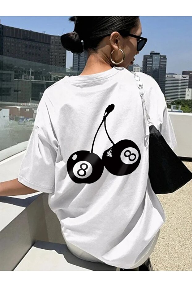تيشيرت أبيض كبير الحجم مطبوع من الأمام من Cherry Back