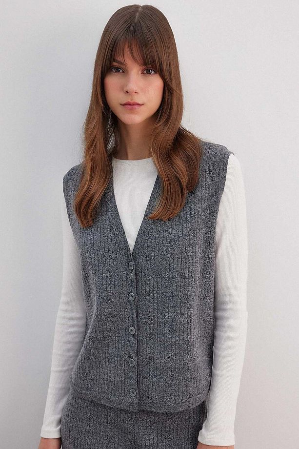 Regular Fit V Yaka Basic Düz Düğmeli Triko Yelek C1706ax24sp - 1