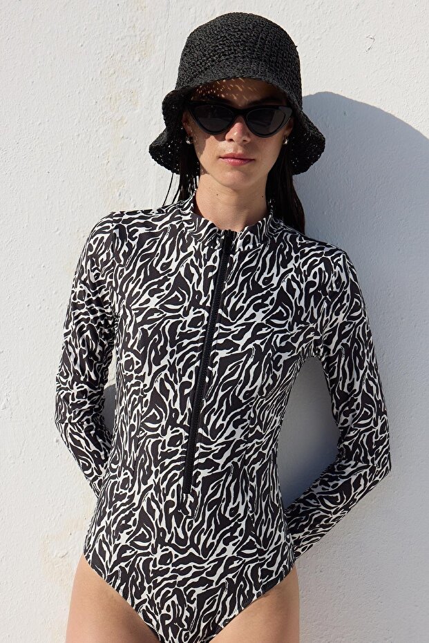 Women's Hijab Full Covered Long Sleeve Lycra Zebra Striped Patterned Swimmer Surfing Swimsuit (Without Cap)