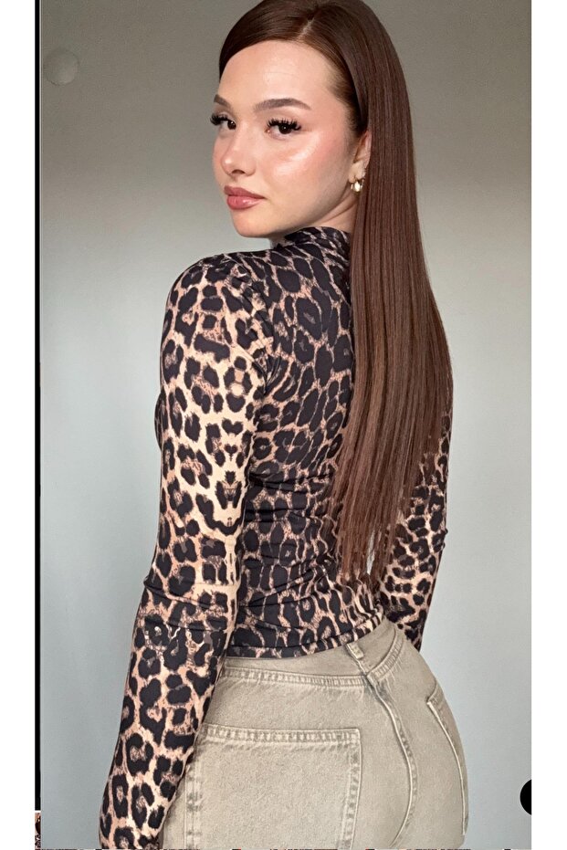 بلوزة كادي بود بطبعة جلد الفهد مكشوفة الكتفين - 4