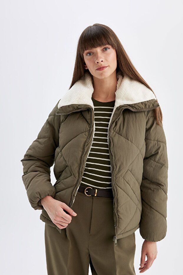 Pikowany płaszcz puchowy ze sztucznym futerkiem - wiatroszczelny z kieszeniami A0756Ax24Wn - 4