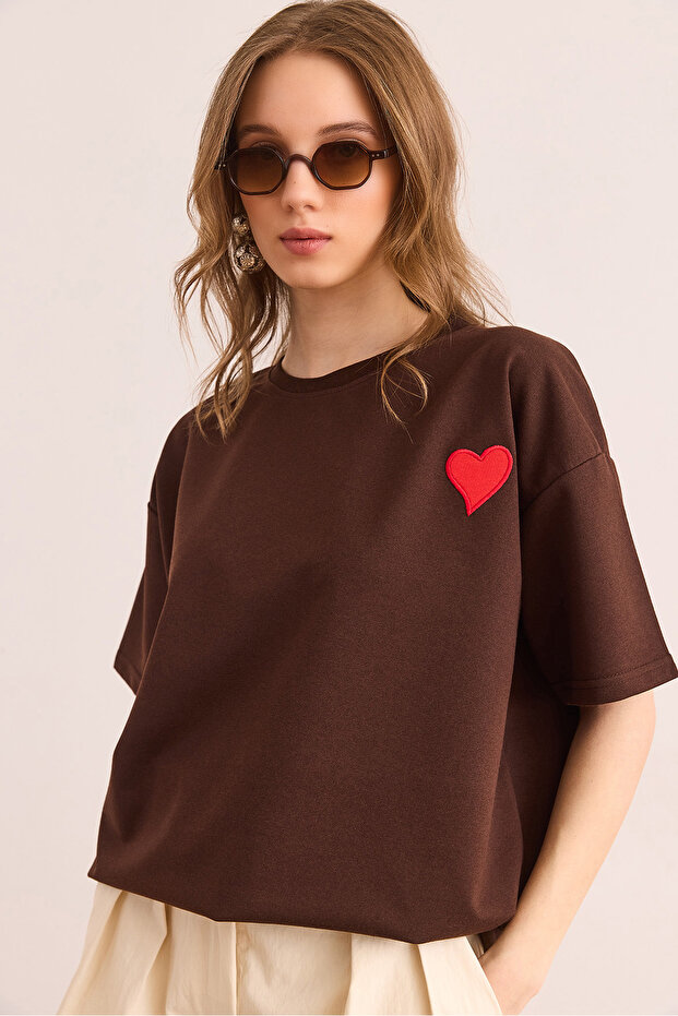 Women's Heart Bitter Coffee Embroidered Comfortable Fit 2 Thread T-Shirt Tsh-19000870