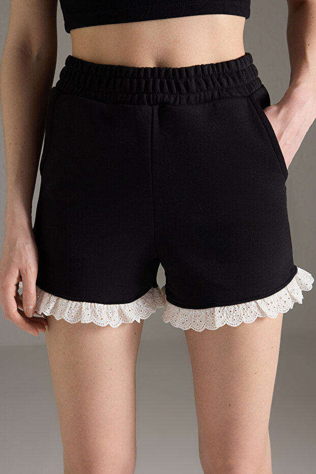 Siyah Brode ve Cep Detaylı Mini Şort & Bermuda TWOSS25SR00203 - 3