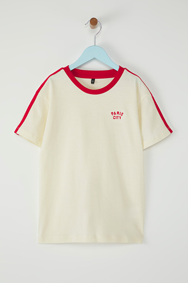 Ekru Erkek Çocuk %100 Pamuk Slogan Nakışlı Biye Detaylı Kısa Kol Örme T-Shirt TKDSS25TS00100 - 2