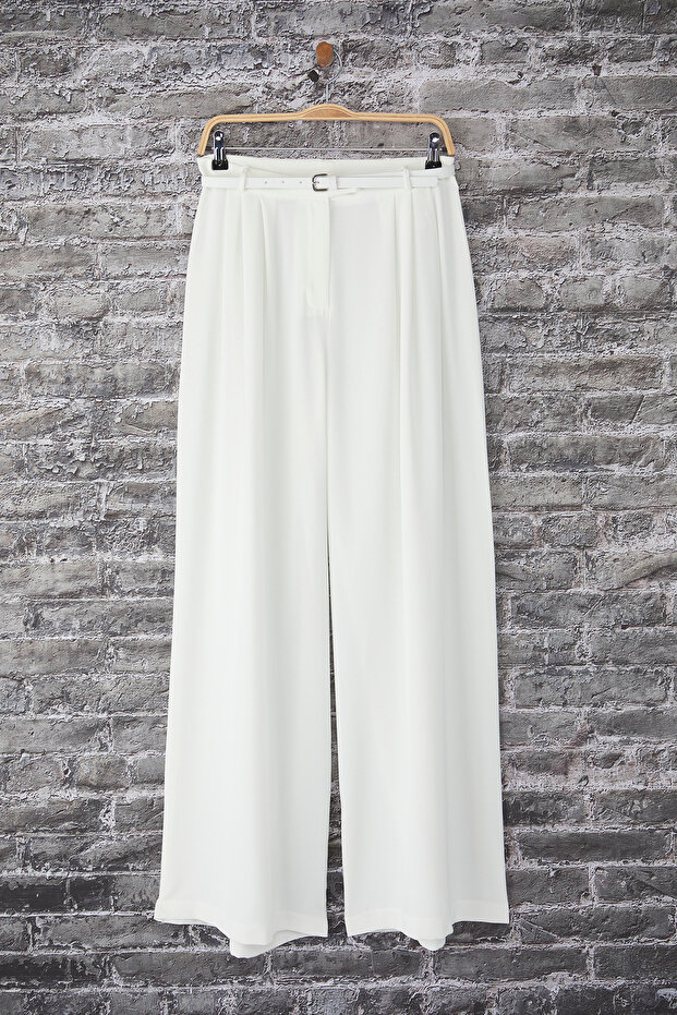 Beyaz Kemerli Pilili Wide Leg/Extra Geniş Paça Dokuma Palazzo Pantolon TWOAW25PL00032 - 5