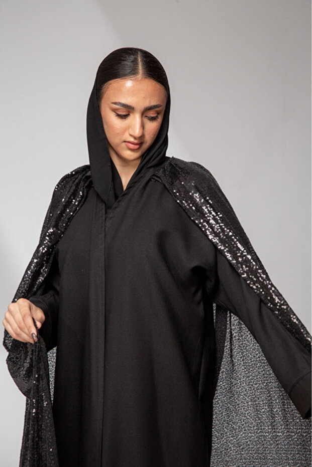 عباية سوداء مزينة بالترتر - 3