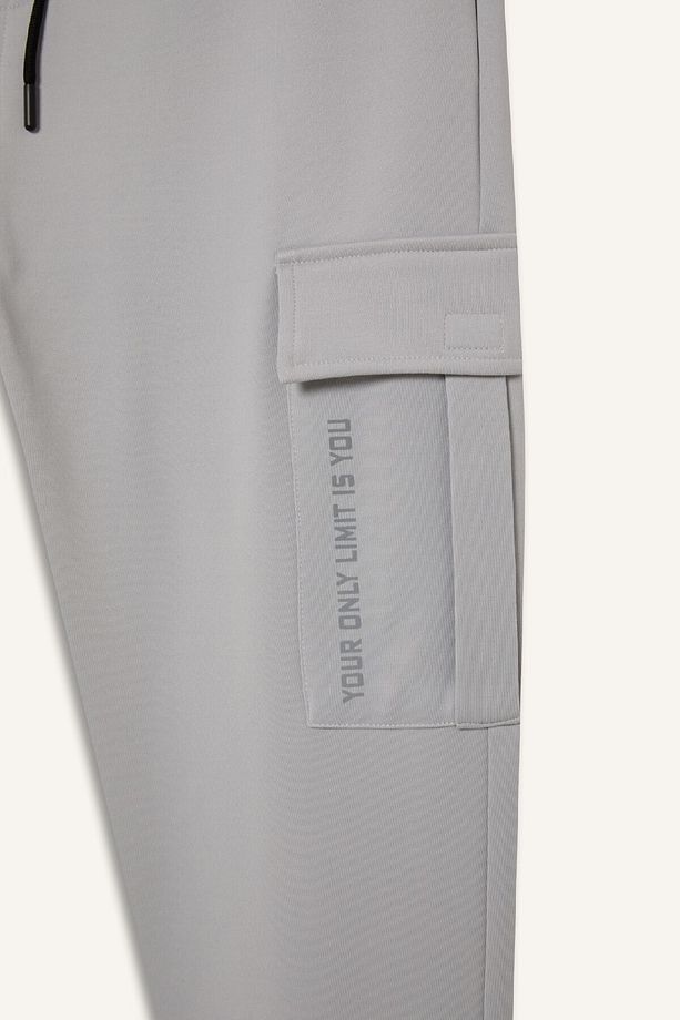 DeFactoFit Sporcu Jogger Eşofman Altı Standart Fit Üç Cepli Beli Bağcıklı Lastikli Paça D3741AX24WN - 3
