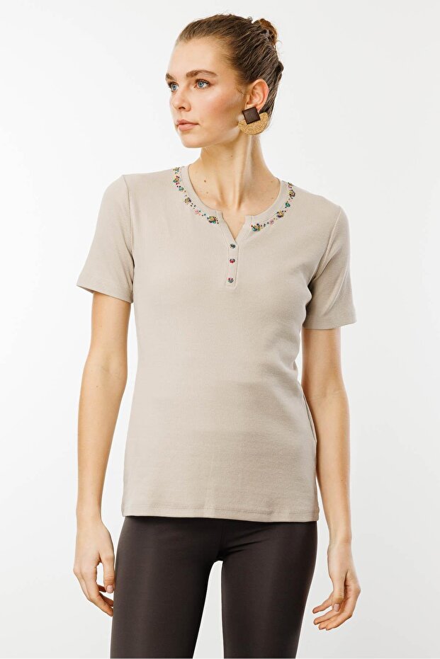 Women's Open Collar Bead Embroidered P Cotton U T-Shirt Beige