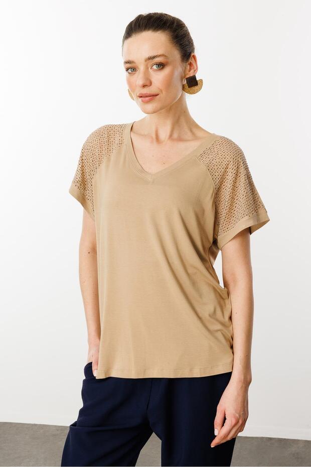 Women's V-Neck Shoulders Stone Printed Combed Cotton T-Shirt Mink