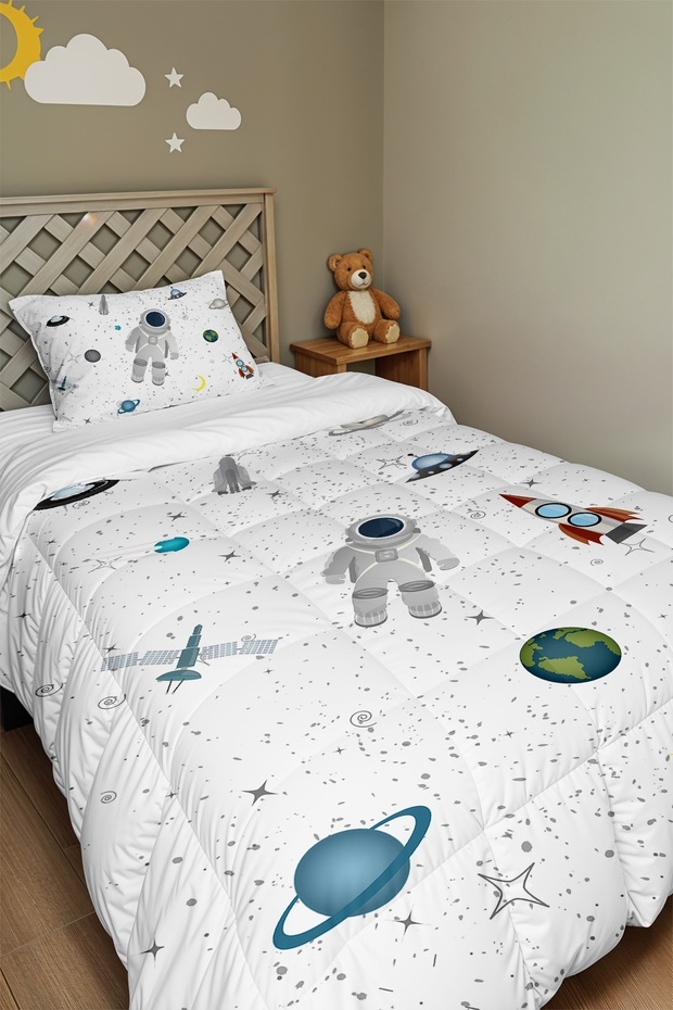 White Space Little Astronaut Patterned Single Quilt and Pillowcase