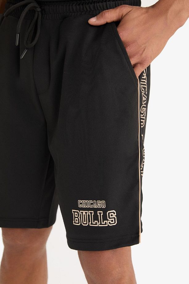 DeFactoFit NBA Chicago Bulls Standart Fit Kısa Paça Şort E0365AX25SP - 7