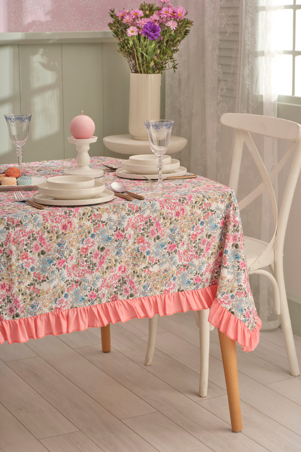 Alice Carefree Table Cloth 150X220 cm Pink