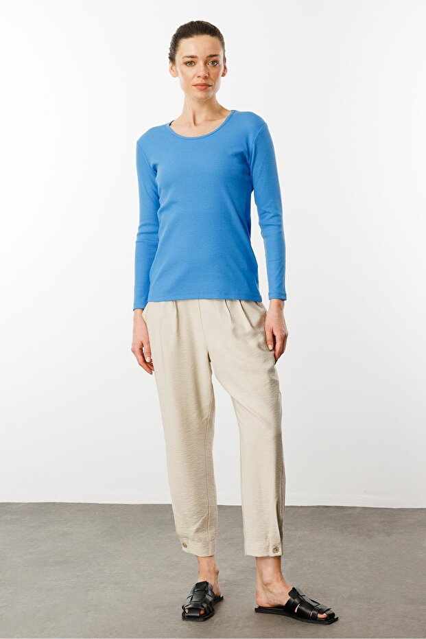 بلوزة أساسية ذات رقبة دائرية وأكمام طويلة باللون الأزرق - 2