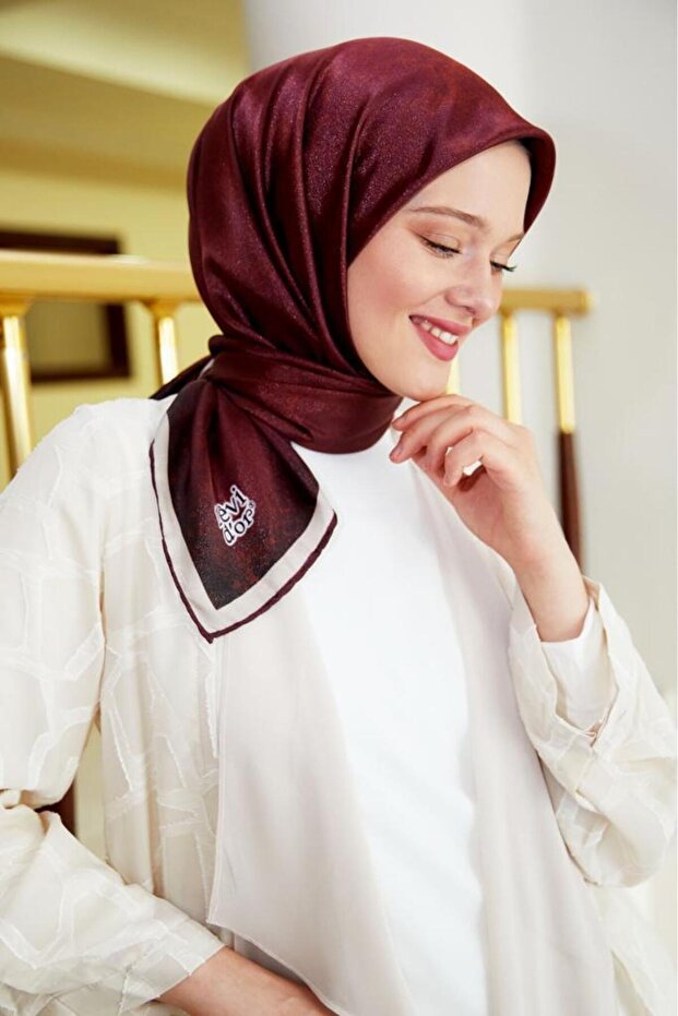 وشاح كريستالي بنمط سحابة باللون العنابي - 3