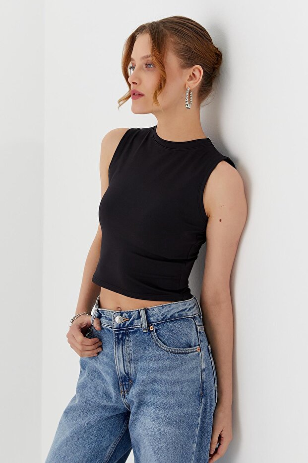 Zero Sleeve Crop Blouse Black