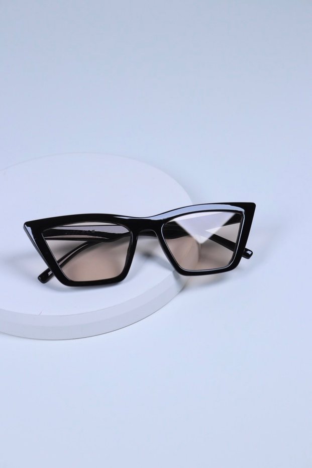 Uv400 Protection Unisex Sunglasses Cat Eye with Case and Wiping Cloth New with Seasons !