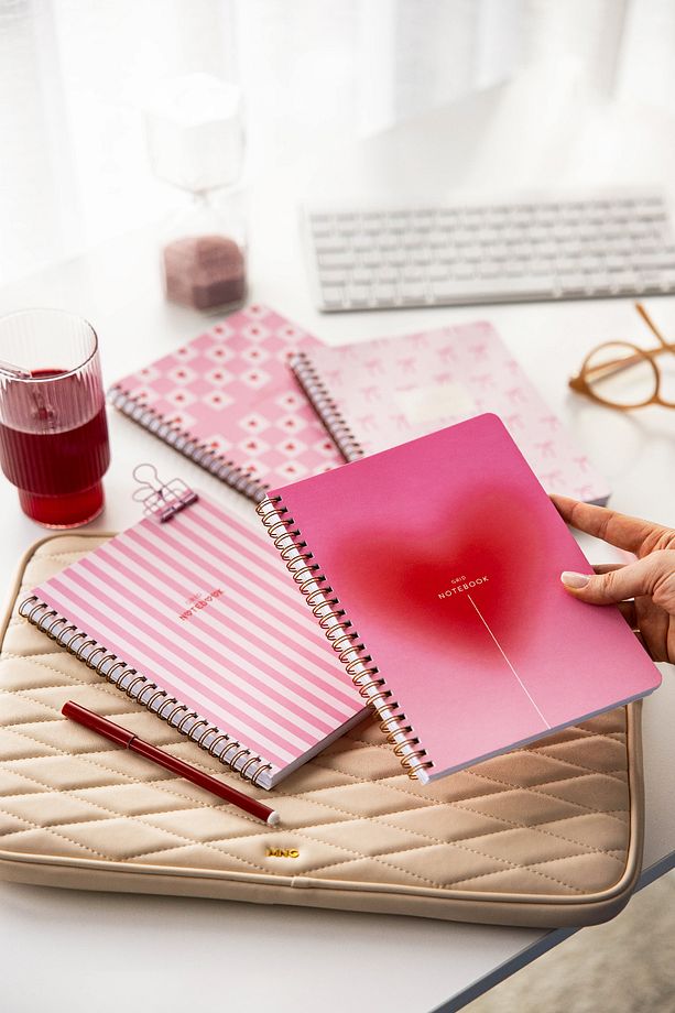 A5 Spiralli Karton Kapak 4'lü Set Kareli Okul Defteri 80 yaprak - Ders Programlı Pembe Kurdele Kalp - 5
