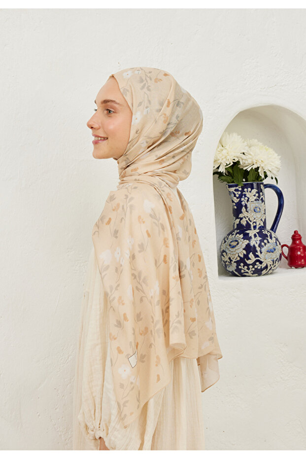 شال رم منقوش عليه زهور ناعمة - لون بيج - 8