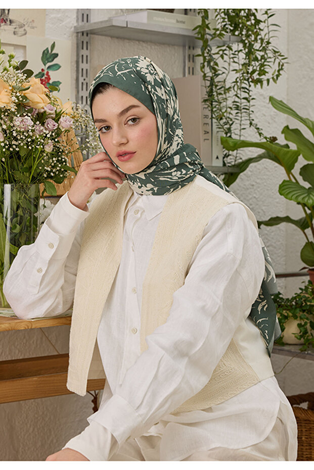 شال منقوش باللون الأخضر - 1