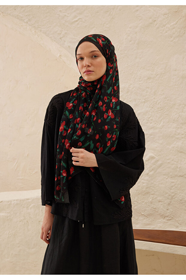 شال منقوش باللون الأسود من Ramie Cherry - 4