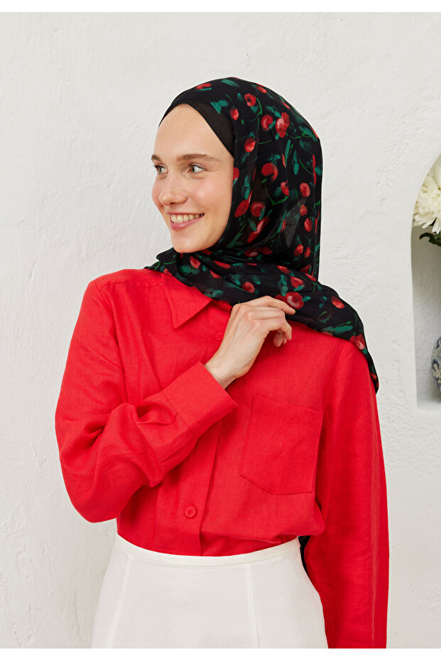 شال منقوش باللون الأسود من Ramie Cherry - 5