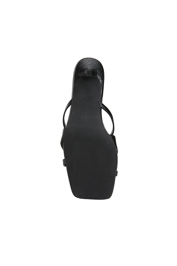 Siyah Kadın Terlik - 5