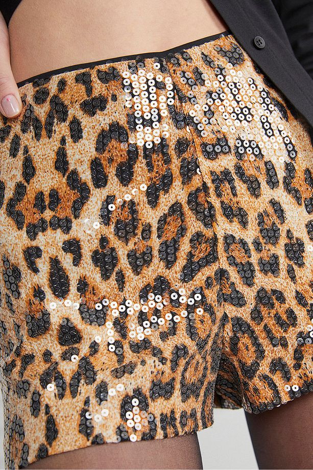 Leopar Desenli Payetli Şort - 4