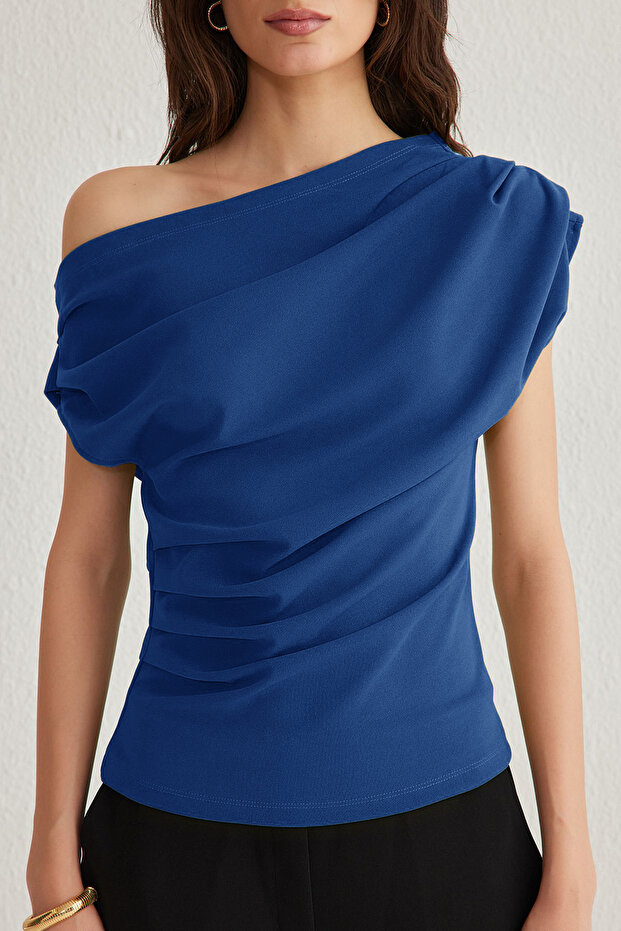 Saks Büzgü/Drape Detaylı Dökümlü Asimetrik Yaka Örme Bluz TWOSS25BZ00024 - 3