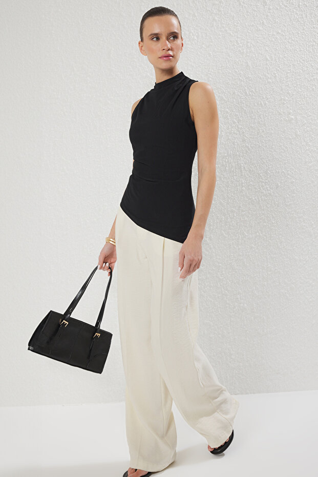 Siyah Büzgü/Drape Detaylı Fitted/Vücuda Oturan Asimetrik Örme Bluz TWOSS25BZ00388 - 1