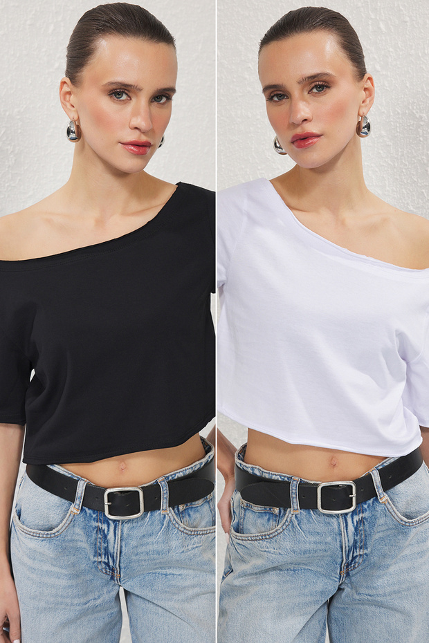 Siyah-Beyaz 2'li Paket %100 Pamuk Asimetrik Kayık Yaka Crop Örme T-Shirt TWOSS25TS00194 - 1