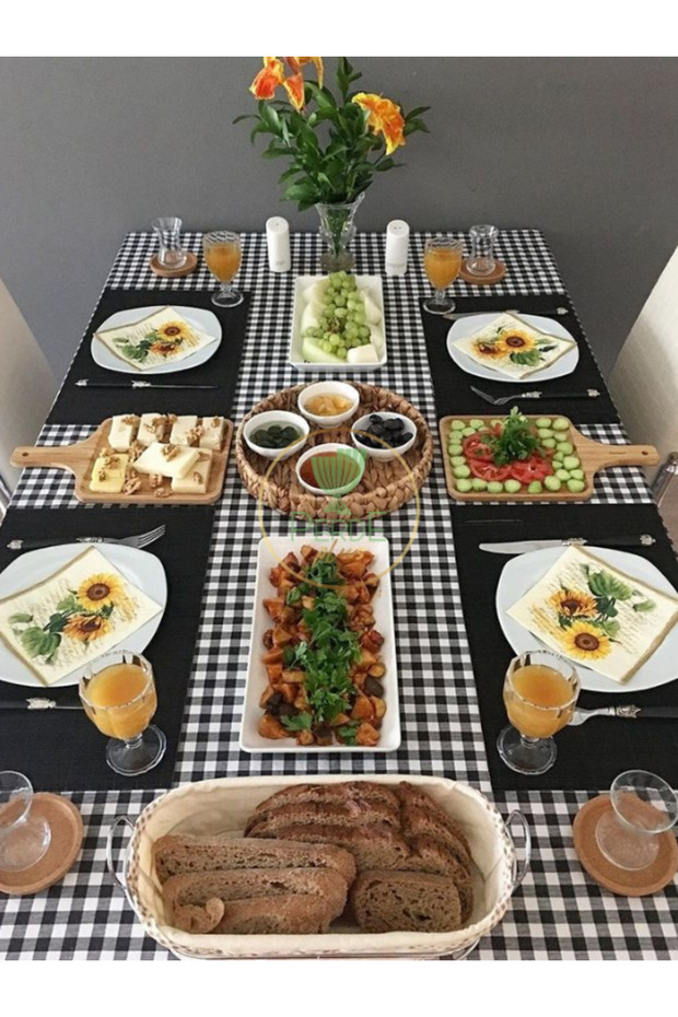 Gingham Pattern Tablecloth / Minimal Pattern Tablecloth - 1