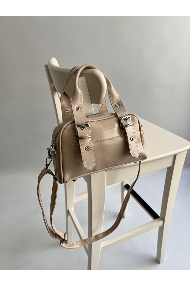 Bogota Model Hand and Women's Shoulder Bag Mink