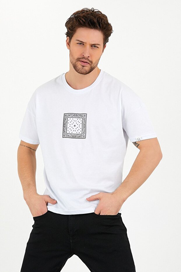 تي شيرت بنمط مربع كبير الحجم - 4